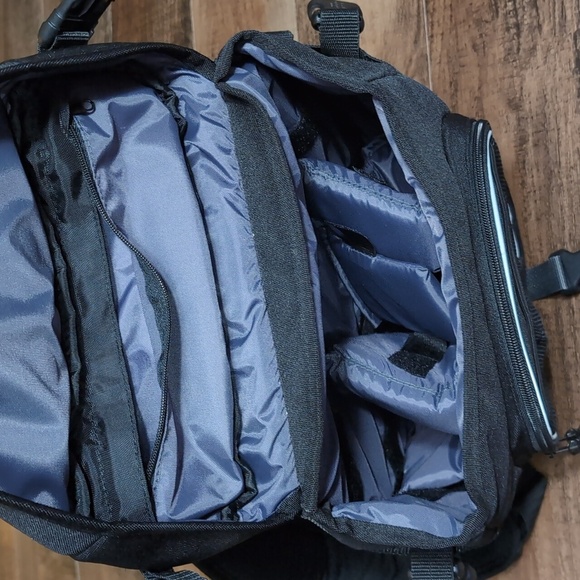 Tamrac Velocity 8x Camera Sling Bag in Black - Picture 6 of 10